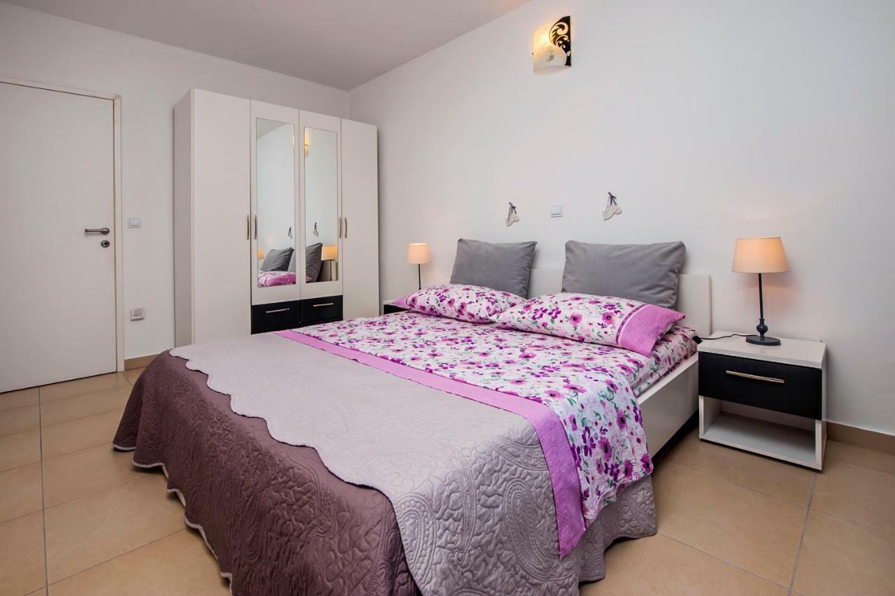 Dietro La Grotta Apartman *