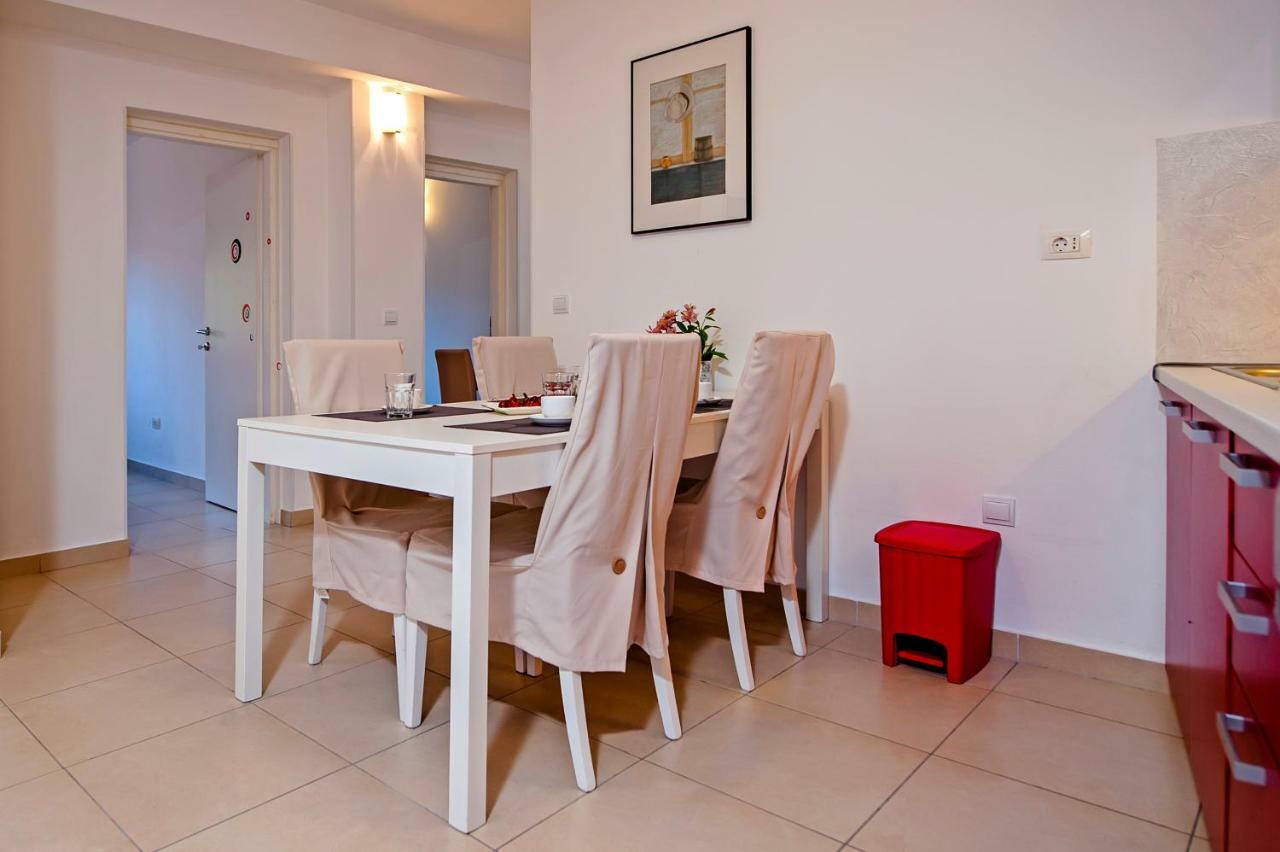 Dietro La Grotta Apartment *